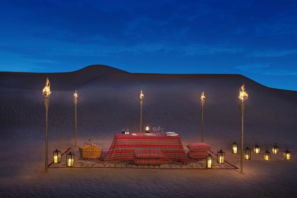 dinner in desert dubai